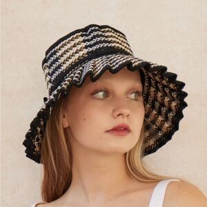 NWT Lorna Murray Island Capri Midi hat